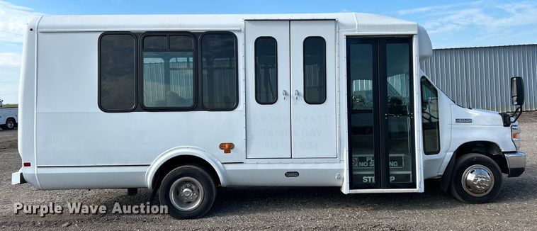 image for item EG0734 2018 Ford  E450 Super Duty  shuttle bus
