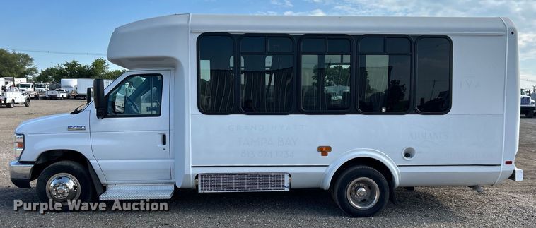 image for item EG0734 2018 Ford  E450 Super Duty  shuttle bus