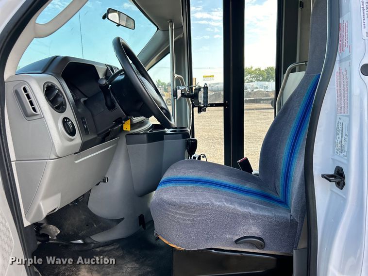 image for item EG0734 2018 Ford  E450 Super Duty  shuttle bus