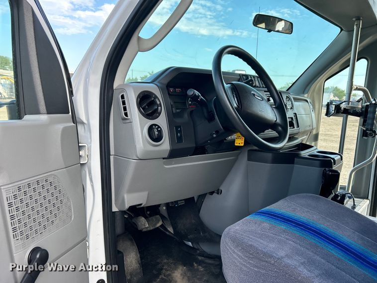 image for item EG0734 2018 Ford  E450 Super Duty  shuttle bus