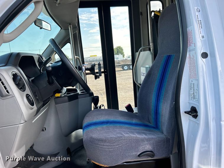 image for item EG0734 2018 Ford  E450 Super Duty  shuttle bus