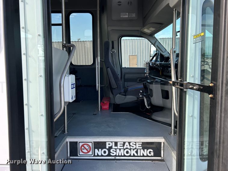 image for item EG0734 2018 Ford  E450 Super Duty  shuttle bus