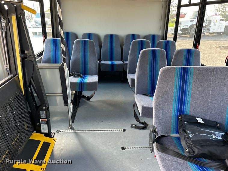 image for item EG0734 2018 Ford  E450 Super Duty  shuttle bus