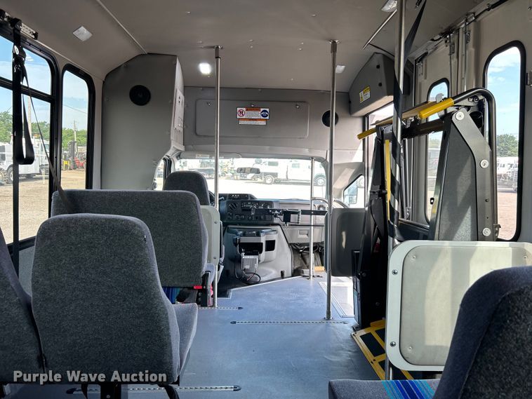 image for item EG0734 2018 Ford  E450 Super Duty  shuttle bus