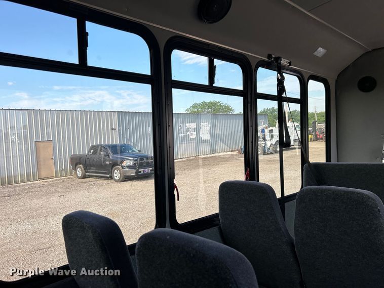 image for item EG0734 2018 Ford  E450 Super Duty  shuttle bus