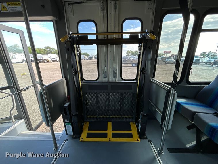 image for item EG0734 2018 Ford  E450 Super Duty  shuttle bus