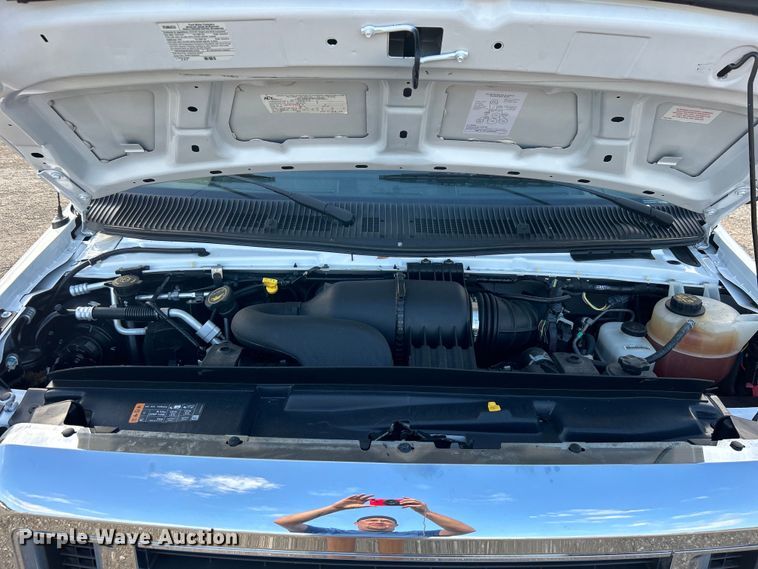 image for item EG0734 2018 Ford  E450 Super Duty  shuttle bus