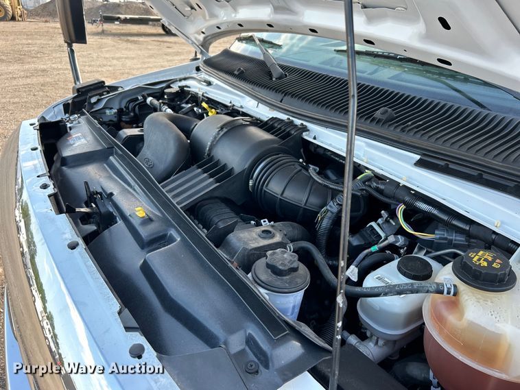 image for item EG0734 2018 Ford  E450 Super Duty  shuttle bus