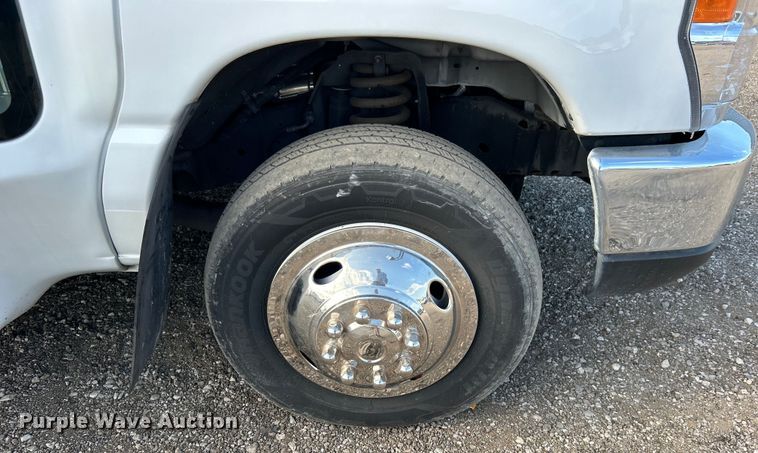 image for item EG0734 2018 Ford  E450 Super Duty  shuttle bus