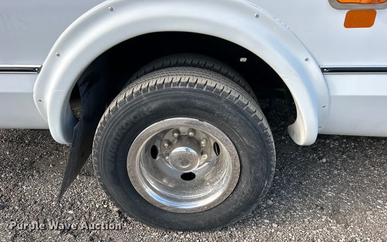 image for item EG0734 2018 Ford  E450 Super Duty  shuttle bus