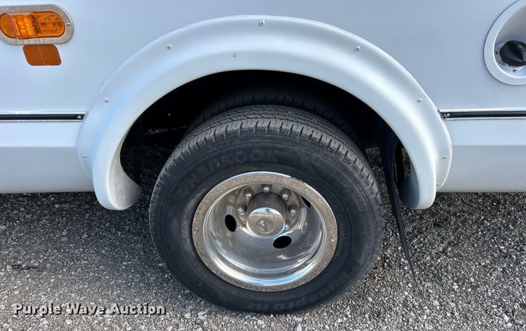 image for item EG0734 2018 Ford  E450 Super Duty  shuttle bus