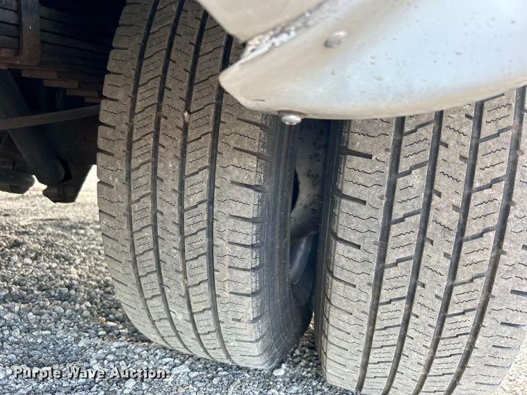 image for item EG0734 2018 Ford  E450 Super Duty  shuttle bus