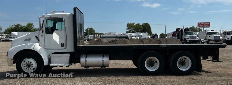image for item EG0738 2005 Kenworth T300 flatbed truck