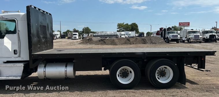 image for item EG0738 2005 Kenworth T300 flatbed truck