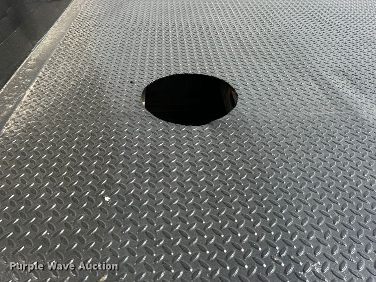 image for item EG0738 2005 Kenworth T300 flatbed truck