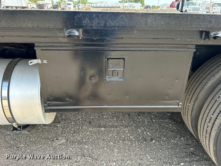 image for item EG0738 2005 Kenworth T300 flatbed truck