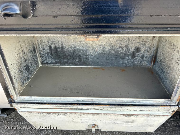 image for item EG0738 2005 Kenworth T300 flatbed truck