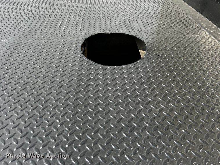 image for item EG0738 2005 Kenworth T300 flatbed truck