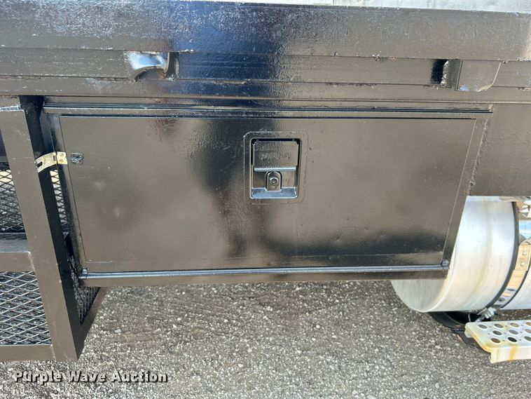 image for item EG0738 2005 Kenworth T300 flatbed truck