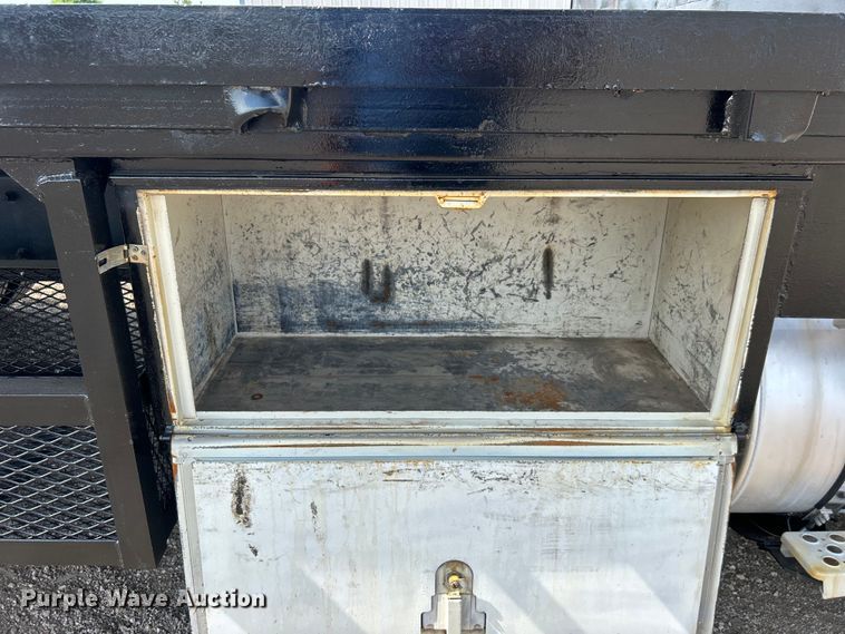 image for item EG0738 2005 Kenworth T300 flatbed truck