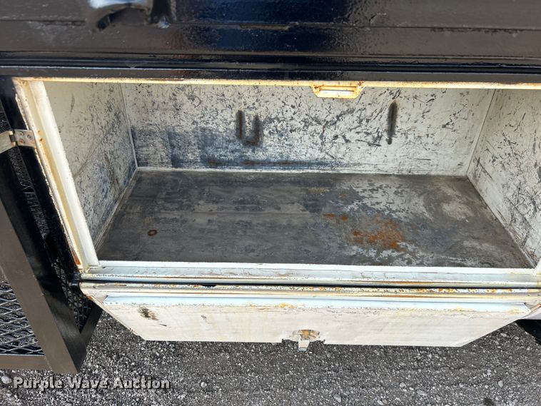 image for item EG0738 2005 Kenworth T300 flatbed truck