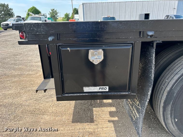 image for item EG0738 2005 Kenworth T300 flatbed truck