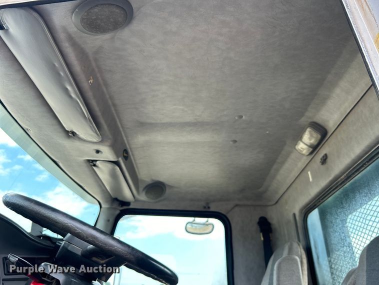 image for item EG0738 2005 Kenworth T300 flatbed truck