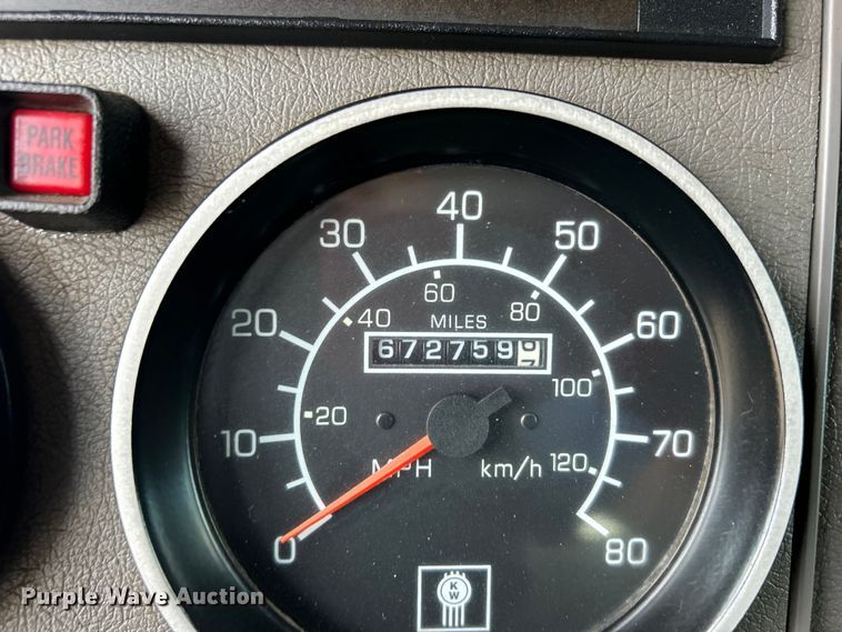 image for item EG0738 2005 Kenworth T300 flatbed truck