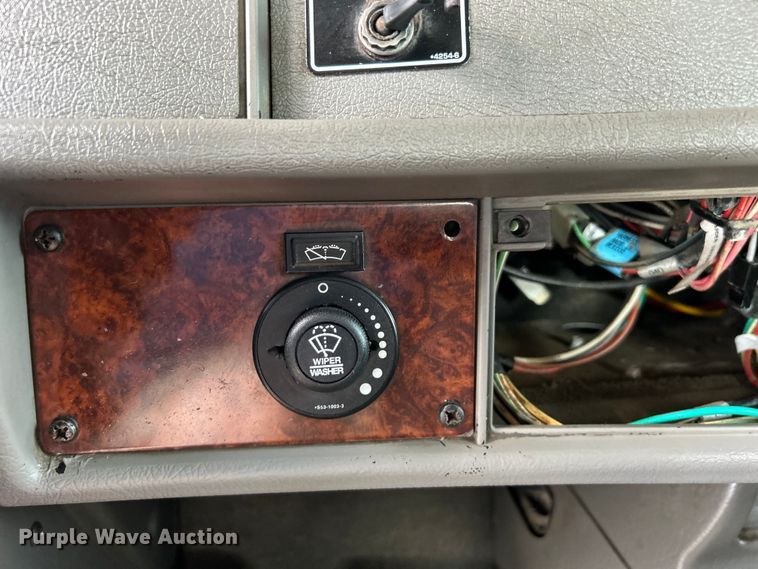 image for item EG0738 2005 Kenworth T300 flatbed truck