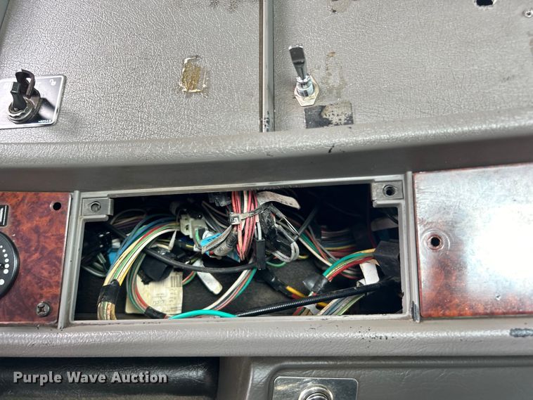 image for item EG0738 2005 Kenworth T300 flatbed truck