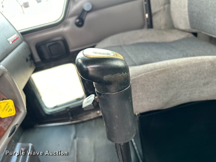 image for item EG0738 2005 Kenworth T300 flatbed truck