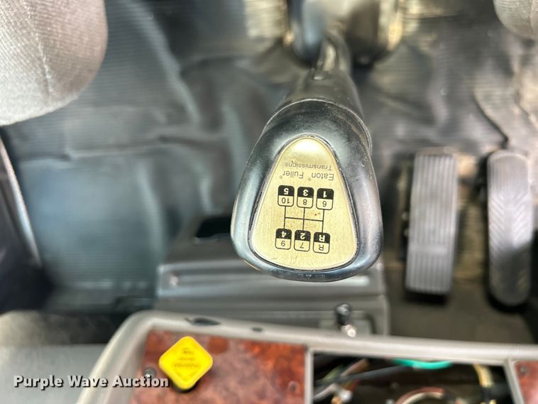 image for item EG0738 2005 Kenworth T300 flatbed truck