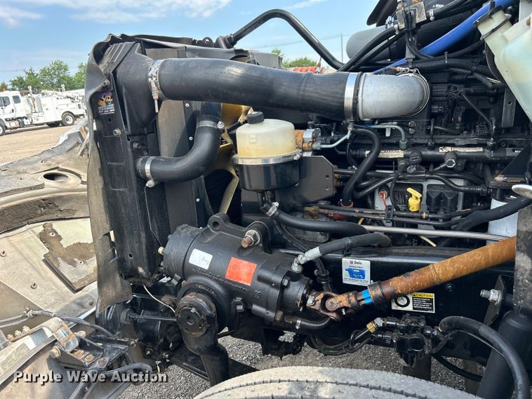 image for item EG0738 2005 Kenworth T300 flatbed truck