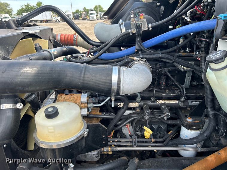 image for item EG0738 2005 Kenworth T300 flatbed truck