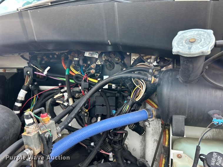 image for item EG0738 2005 Kenworth T300 flatbed truck