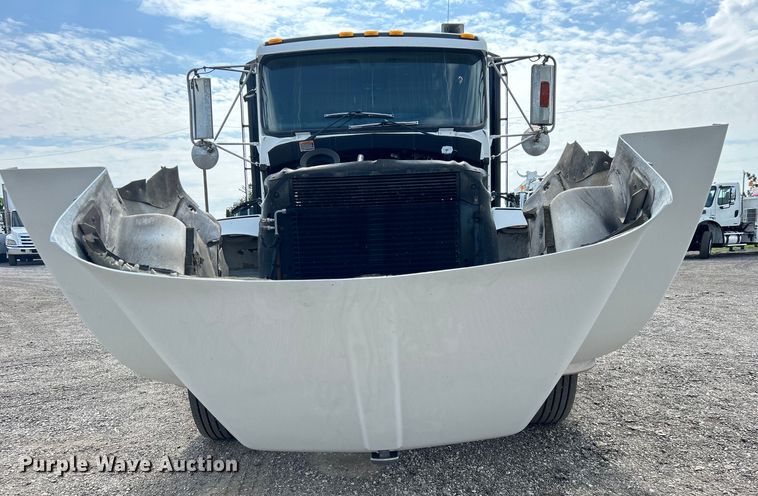 image for item EG0738 2005 Kenworth T300 flatbed truck