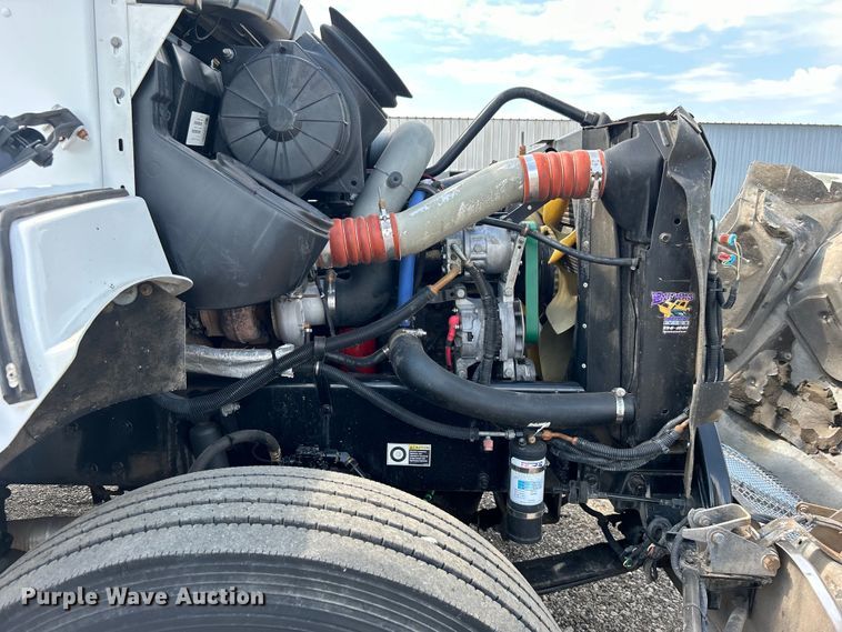 image for item EG0738 2005 Kenworth T300 flatbed truck