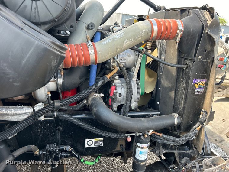 image for item EG0738 2005 Kenworth T300 flatbed truck