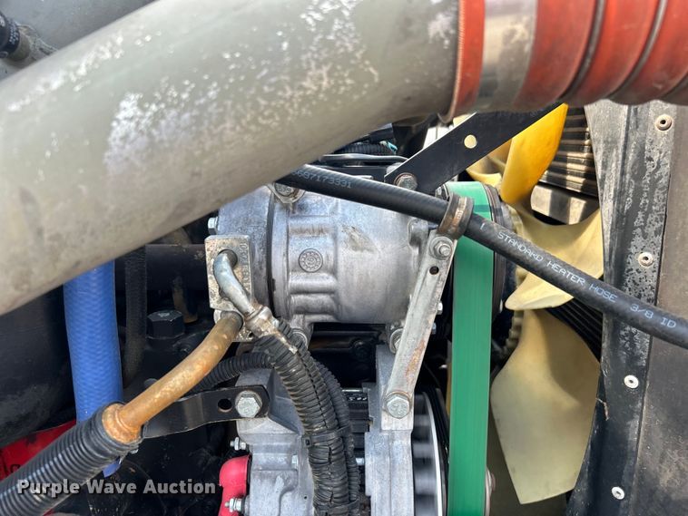 image for item EG0738 2005 Kenworth T300 flatbed truck