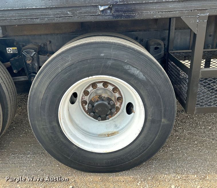 image for item EG0738 2005 Kenworth T300 flatbed truck