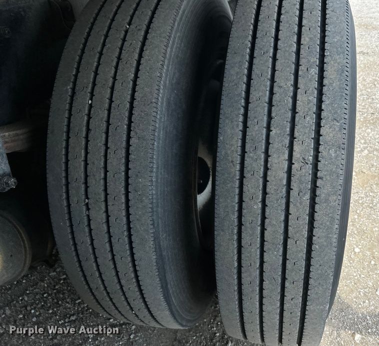 image for item EG0738 2005 Kenworth T300 flatbed truck