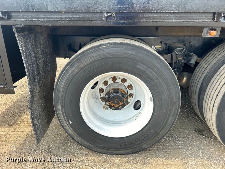 image for item EG0738 2005 Kenworth T300 flatbed truck