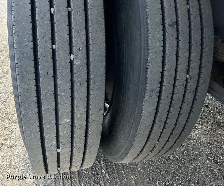 image for item EG0738 2005 Kenworth T300 flatbed truck