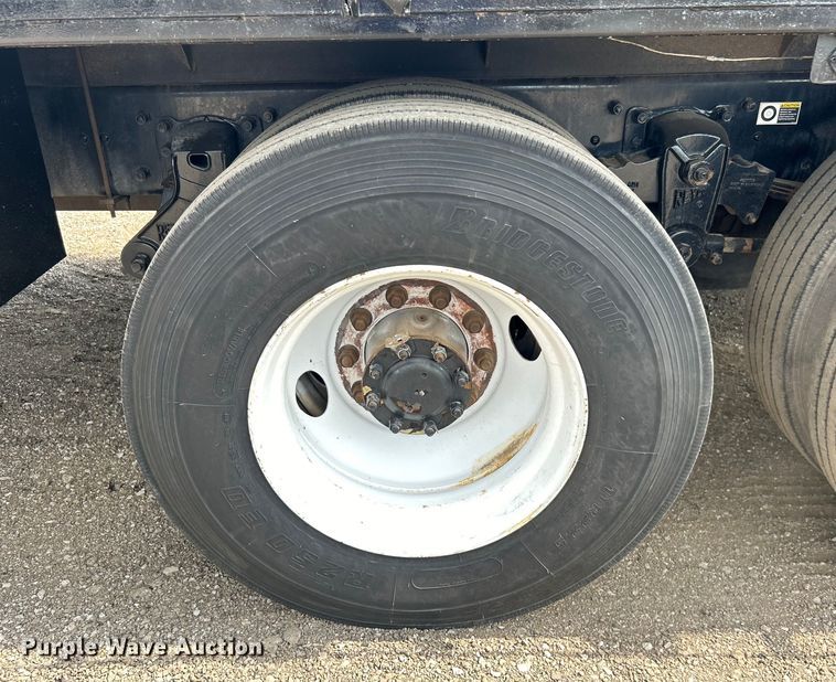 image for item EG0738 2005 Kenworth T300 flatbed truck