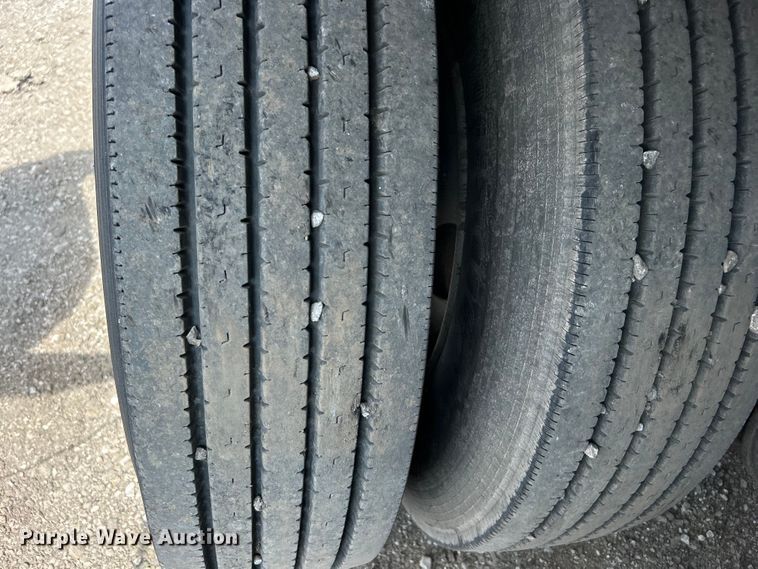 image for item EG0738 2005 Kenworth T300 flatbed truck