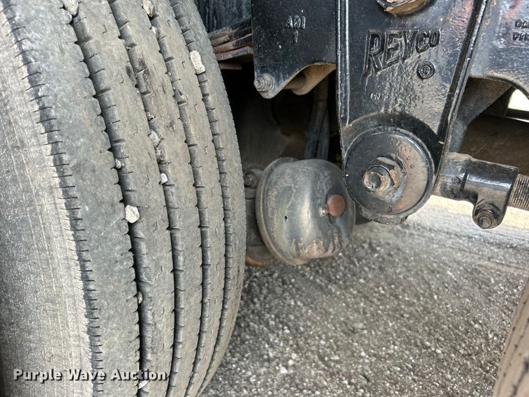 image for item EG0738 2005 Kenworth T300 flatbed truck