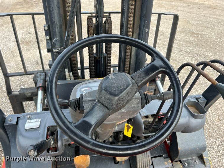 image for item EG0755 2004 Kalmar-AC, Inc. P80CX PS forklift