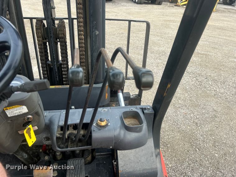 image for item EG0755 2004 Kalmar-AC, Inc. P80CX PS forklift