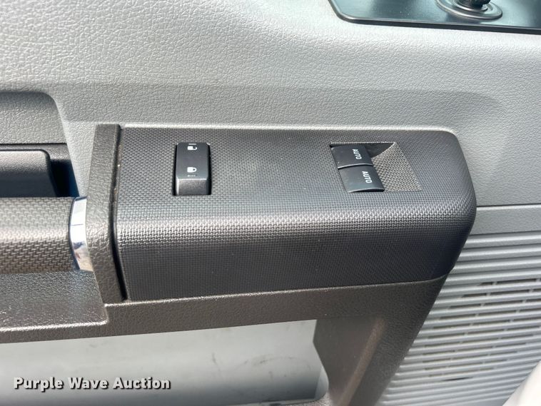 image for item EG0762 2013 Ford F550 Super Duty  box truck