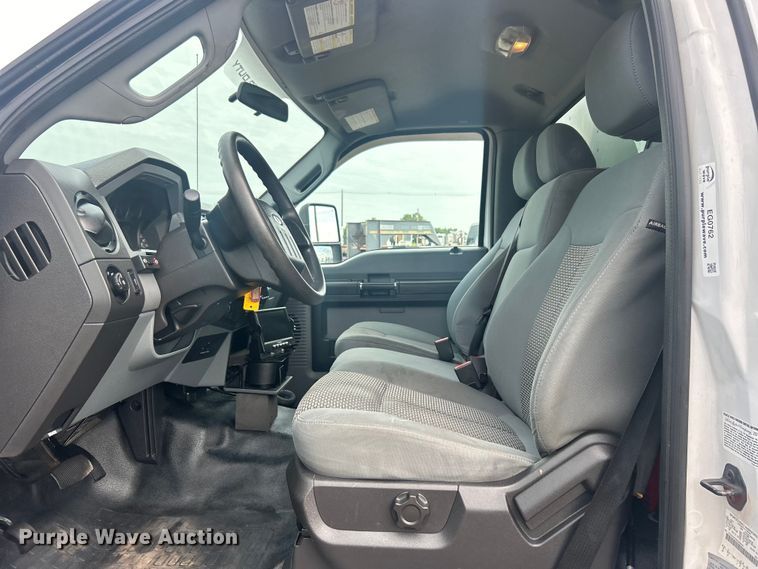 image for item EG0762 2013 Ford F550 Super Duty  box truck